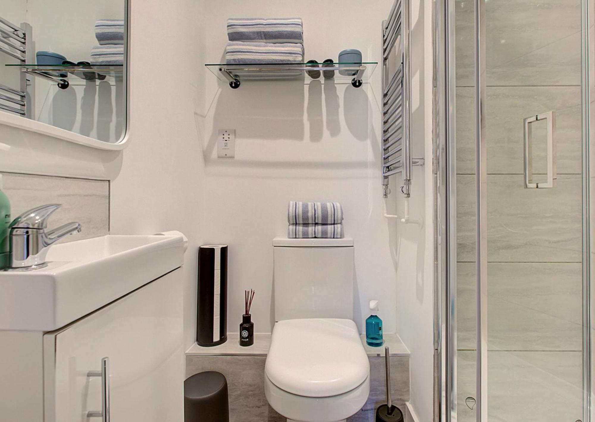 Stylish, Business Traveller Friendly Apartment, With Free Parking And Netflix Farnborough  Eksteriør bilde