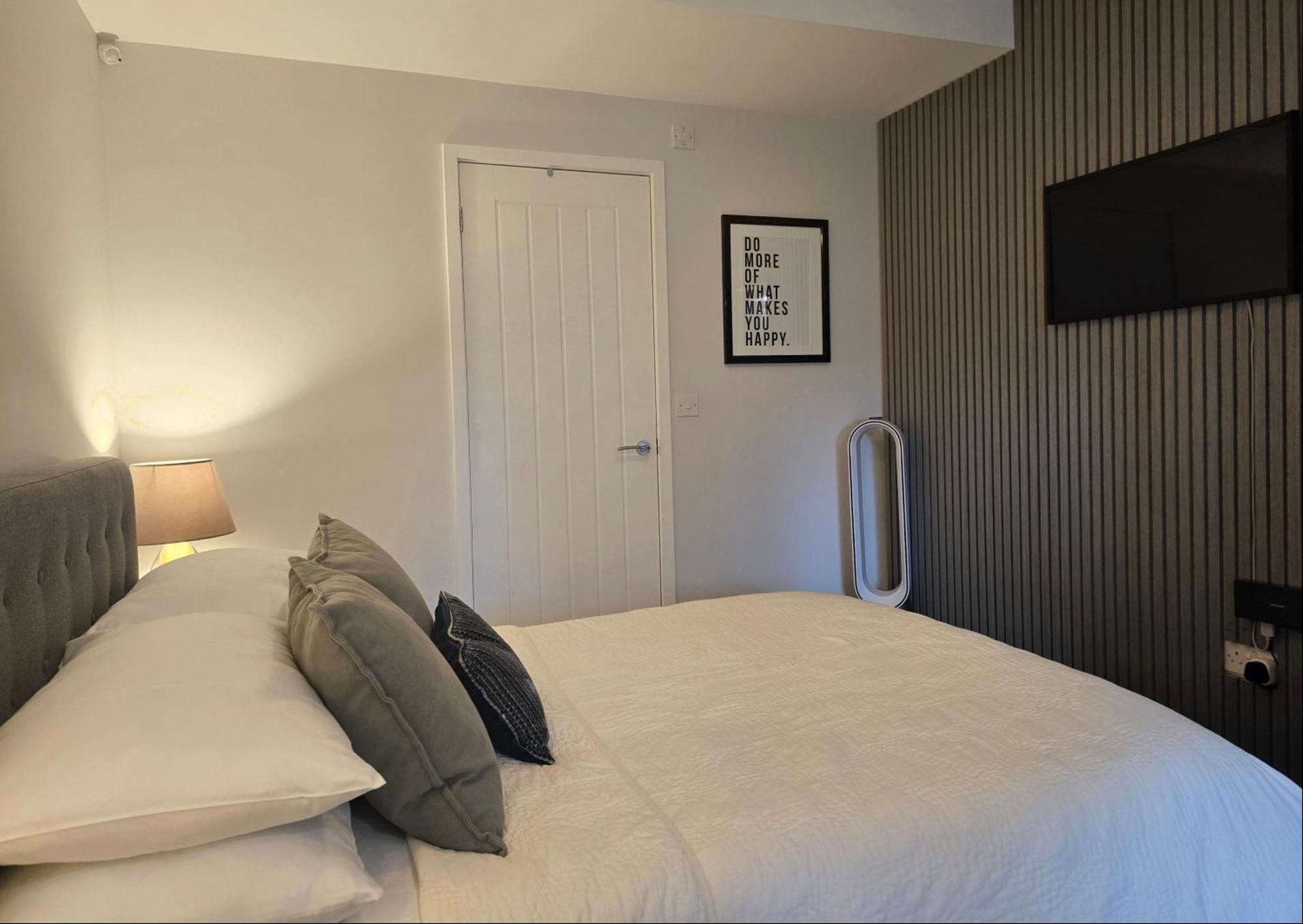 Stylish, Business Traveller Friendly Apartment, With Free Parking And Netflix Farnborough  Eksteriør bilde