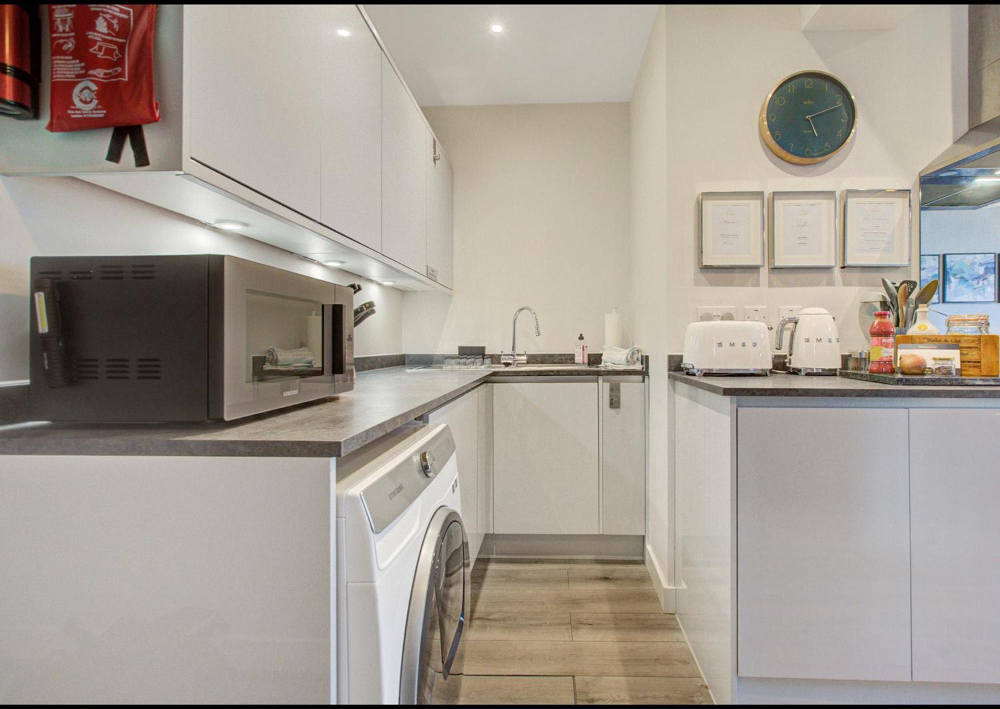 Stylish, Business Traveller Friendly Apartment, With Free Parking And Netflix Farnborough  Eksteriør bilde