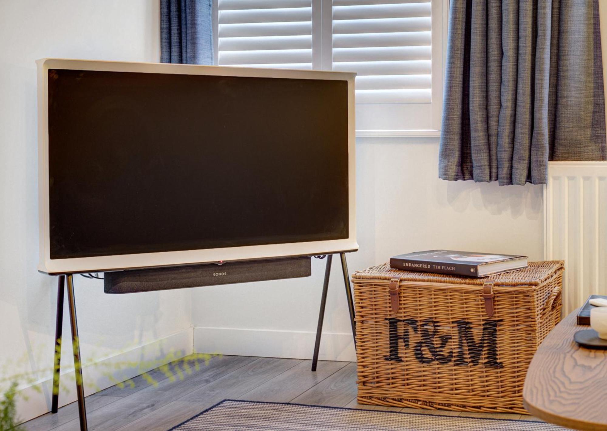 Stylish, Business Traveller Friendly Apartment, With Free Parking And Netflix Farnborough  Eksteriør bilde