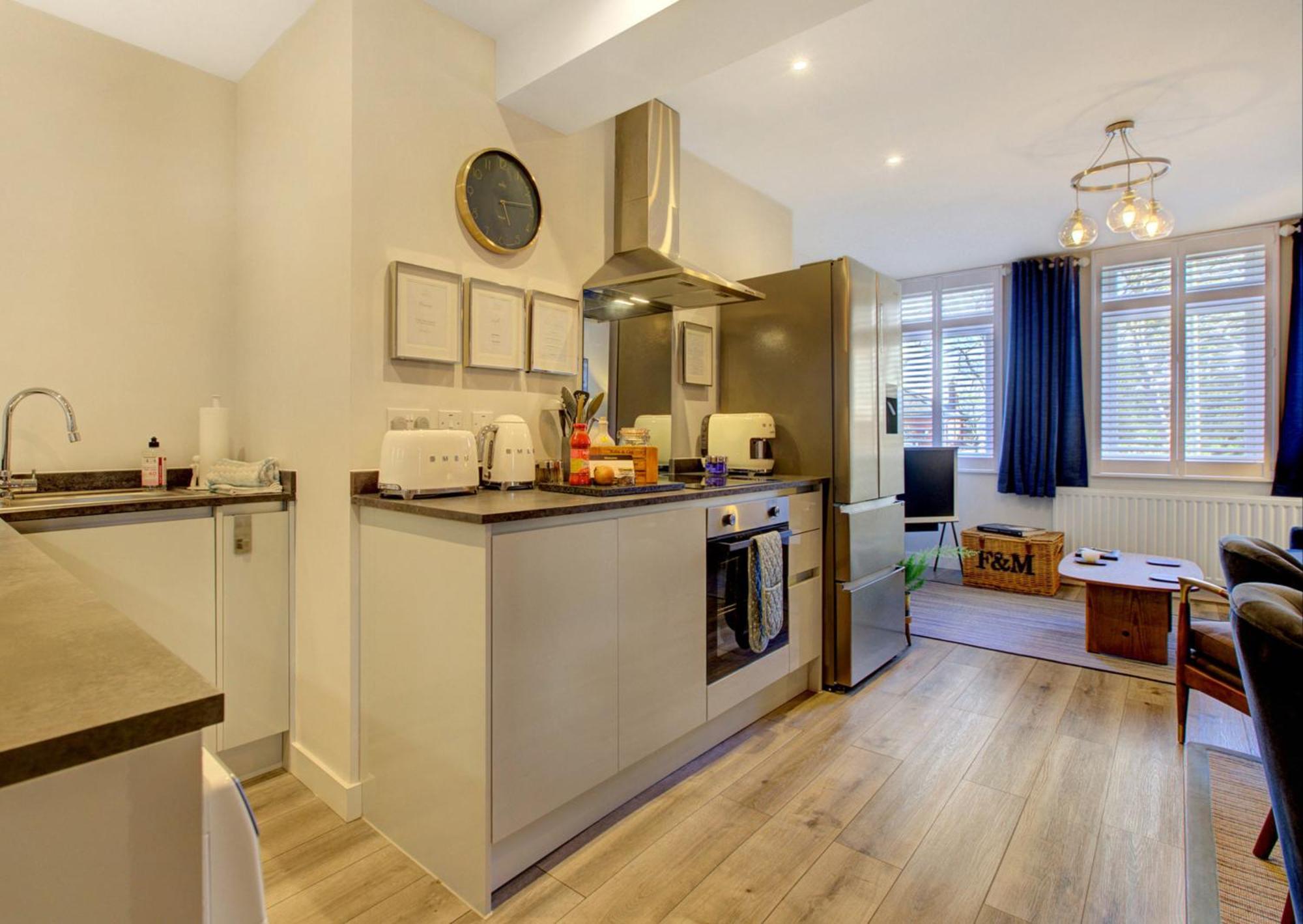 Stylish, Business Traveller Friendly Apartment, With Free Parking And Netflix Farnborough  Eksteriør bilde