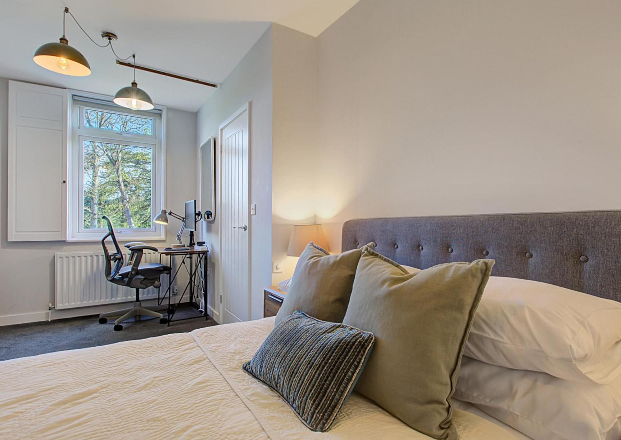 Stylish, Business Traveller Friendly Apartment, With Free Parking And Netflix Farnborough  Eksteriør bilde